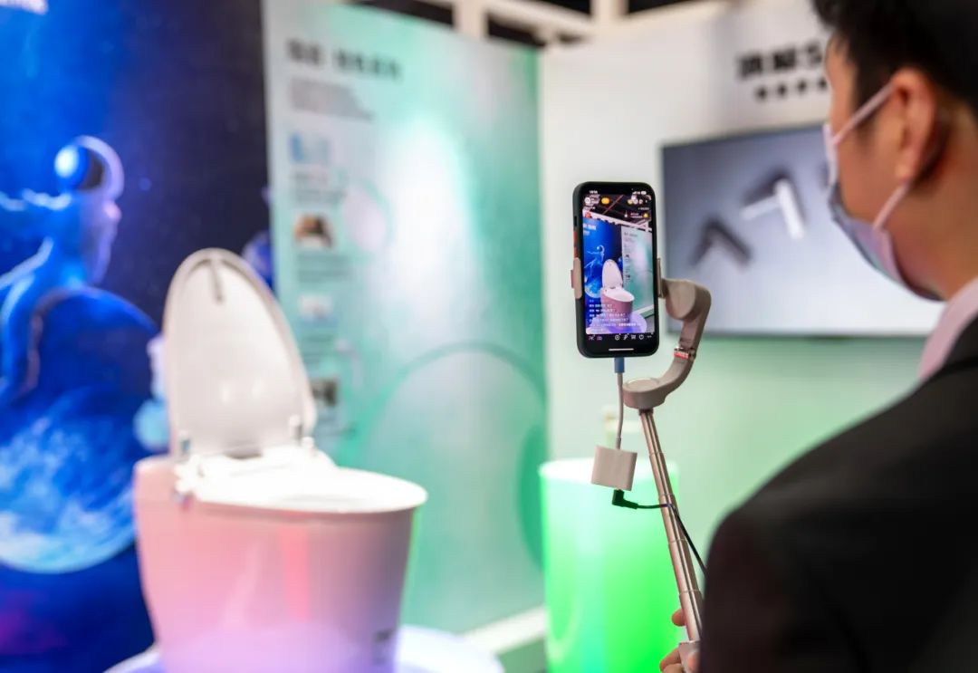 1678595565932688.jpg 浴“潮”出圈!浪鯨衛(wèi)浴驚艷亮相2022廣州設(shè)計周9.jpg