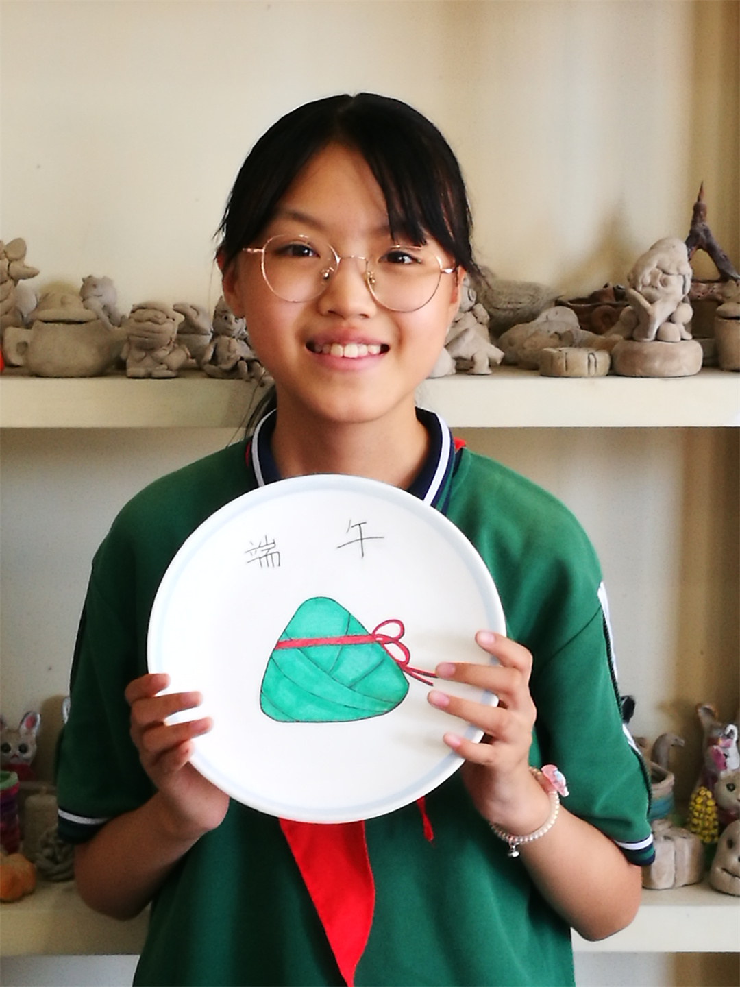 1687343039413496.jpg 樂享端午,文化傳承——盛世長安小學(xué)陶藝社團“藝”見“棕”情3.jpg