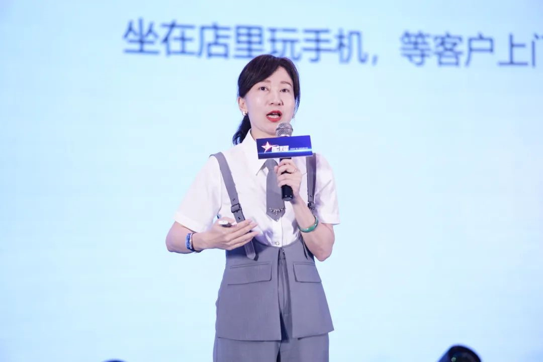 1713401152560479.jpg 2024圣堡龍陶瓷第八屆品牌大會圓滿舉行7.jpg