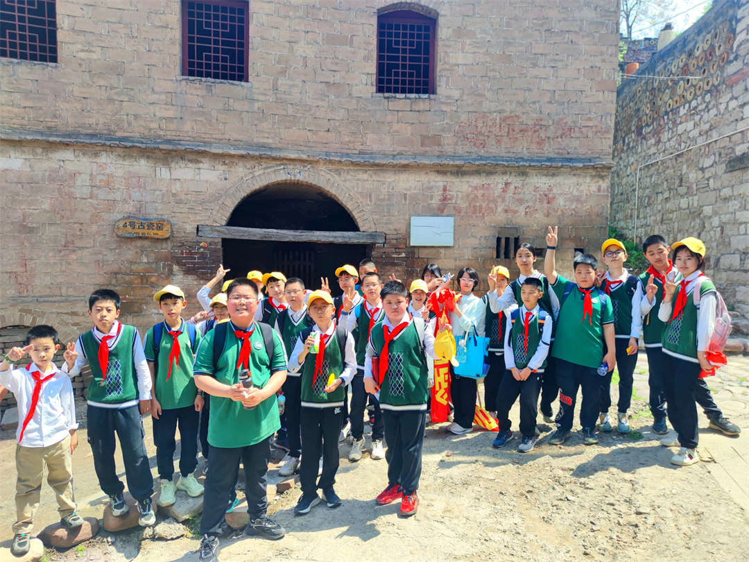 1713759302919367.jpg 石家莊市盛世長安小學走進井陘南橫口村開啟傳統文化研學之旅A01.jpg
